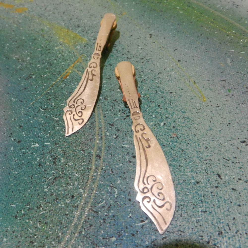VTG Contempo pewter clip earrings silver pewter tone knife utensil pirate flair - Picture 1 of 10
